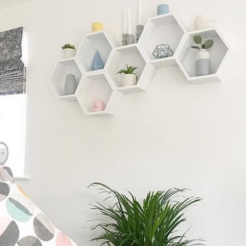 Nicho Colmeia Hexagonal 6 Unidades Branco Com Fundo - 2