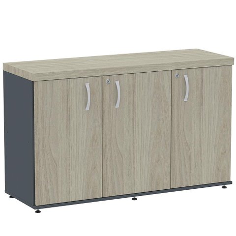 Armário Baixo Credenza PE40 Pandin 121,50 cm (largura) MDP Nogueira CasaBlanca e Grafito Três