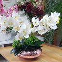 Ver imagem 2 de Arranjo Centro De Mesa 2 Orquídeas Brancas Vaso Completo