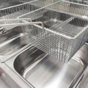 Ver imagem 4 de Fritadeira Profissional a Gás Alcamar 2 Cubas 5 Litros com Tampa FPCT-02