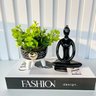 Decoração livro preto/branco + vaso tripé + enfeite mulher - 4