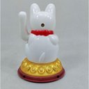 Ver imagem 2 de Maneki Neko o Gato da Sorte Branco 11 cm Alt. Energia Solar
