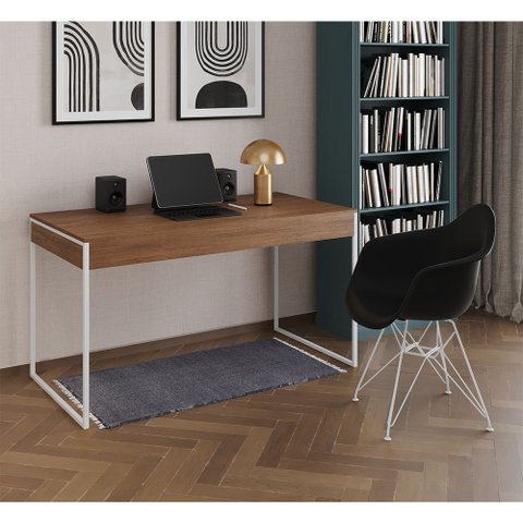 Escrivaninha Industrial Office Estudo Malta Amêndoa 137x53cm com 1 Poltrona Preta Eames Eiffel Base