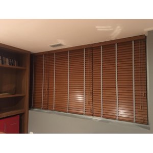 PERSIANA MADEIRA NATURAL VERNIZ PIANO BRANCO- 1,50L X 1,50A