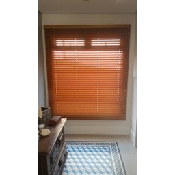 PERSIANA MADEIRA NATURAL VERNIZ PIANO BRANCO- 1,50L X 1,50A - 2