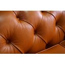 Ver imagem 2 de Sofá Chesterfield 2 Lugares de Couro Caramelo Avermelhado