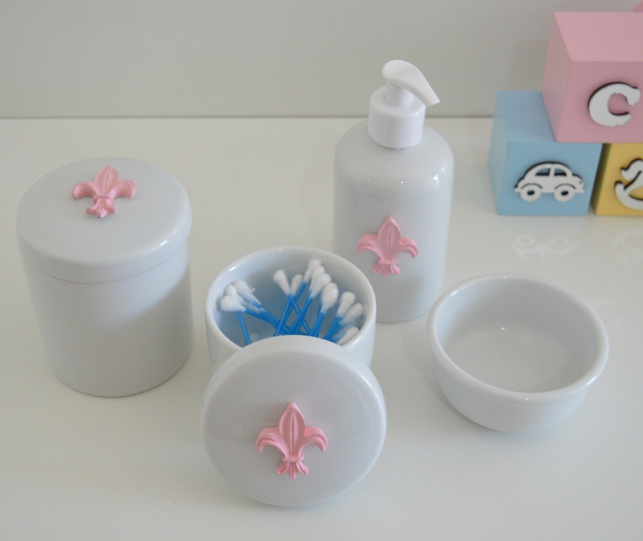 Kit Higiene Porcelana Bebê + Potes Algodão Cotonete - Flor de Liz Rosa. - 2