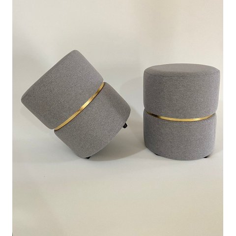 Kit 2 Puffs com Cinta Dourada Elegante Moderno Luxo Cor Linho Cinza Escuro Decorar Sala Moveis