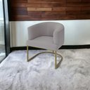 Ver imagem 3 de Poltrona Decorativa Arredondada Emi Base de Ferro Dourado em Veludo Cinza Claro Estofama