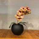 Ver imagem 3 de Arranjo de Orquídea Rosa Tigre Centro de Mesa no Vaso Preto