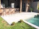 Ver imagem 2 de Piso Atérmico Para Piscina ou Sauna 50x50x1,5cm Bahamas Fendi - Areia de Quartzo Ind. Cimentícia