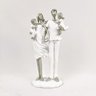 Enfeite Estátua Família Com 2 Filhos 25X14X8Cm Branco Prata - 2
