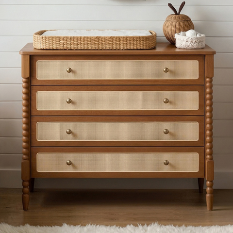 Cômoda 4 Gavetas Madeira Maciça Cor Nogueira e Palha Rattan