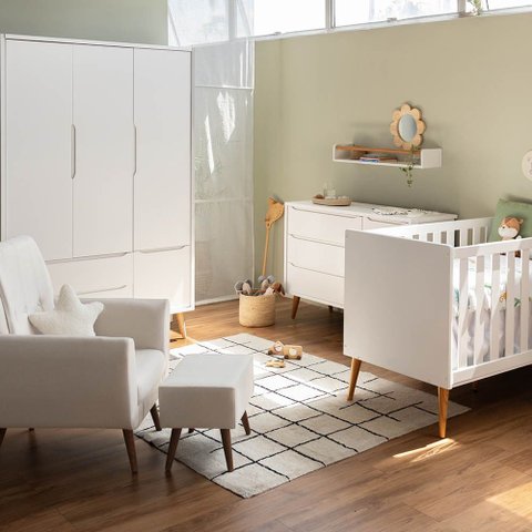 Kit Quarto Theo com Pés Retrô Mel - Berço + Cômoda 3 Gavetas e 1 Porta + Guarda-roupa 3 Portas + Pol