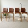 Kit 4 Banqueta Aura Alta Madeira Maciça E Courino Marrom Design Moderno Conforto Com Apoio Para Pés  - 1