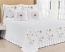 Ver imagem 1 de Kit Cobre Leito Casal Queen Encanto 07 Peças Bordado Colcha - Branco com Bege