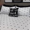 Ver imagem 1 de Lençol com Elástico Casal Queen 4 Peças Love Black com Almofada