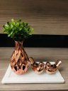 Ver imagem 1 de Kit Decoração Sala Vaso Cerâmica Bandeja Vidro Enfeite Mesa: Rose com Branco