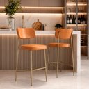 Ver imagem 4 de Kit 2 Banquetas Alta Sala de Jantar Lisa Pés Champanhe PU Caramelo m² - Monari Design