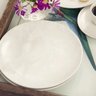 Prato Raso de Jantar Grande em Porcelana Blanc Rosas 28cm - Wp Connect Prato Raso 28cm - 3