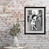 Quadro Beijo da Segunda Guerra - 60x48cm:madeira Branca - 1