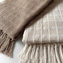 Ver imagem 6 de Kit com 2 Mantas Quadriculada para Sofá e Camas Chocolate e Cru Xale 1,20x1,80 M