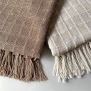 Ver imagem 2 de Kit com 2 Mantas Quadriculada para Sofá e Camas Chocolate e Cru Xale 1,20x1,80 M