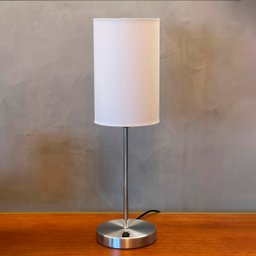 Luminária de Mesa Escovado Quarto Decorativo Redondo com Interruptor Cupula Branco Tecido Algodao - 1