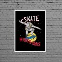Ver imagem 1 de Quadro Decorativo Astronauta Skate 45x34cm - com vidro:Madeira branca