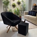Ver imagem 2 de Kit Poltrona Giovana Giratória Ferro e Madeira, Puff Quadrado e Almofadas em Sued Premium:preto