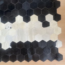 Tapete de Couro Preto e Branco 200x250 Placas Hexagonal 12cm - 2