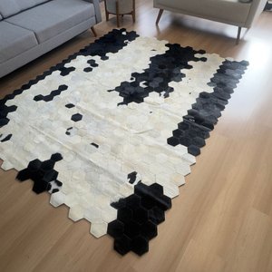 Tapete de Couro Preto e Branco 200x250 Placas Hexagonal 12cm