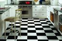 Ver imagem 2 de Piso Vinilico PVC Cores, Branco, Preto e Dama 0,70mm 0,5x2mt: Xadrez
