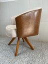 Ver imagem 3 de Poltrona Julia Giratoria com Couro Pes Madeira - Luxo Decor Bege/couro