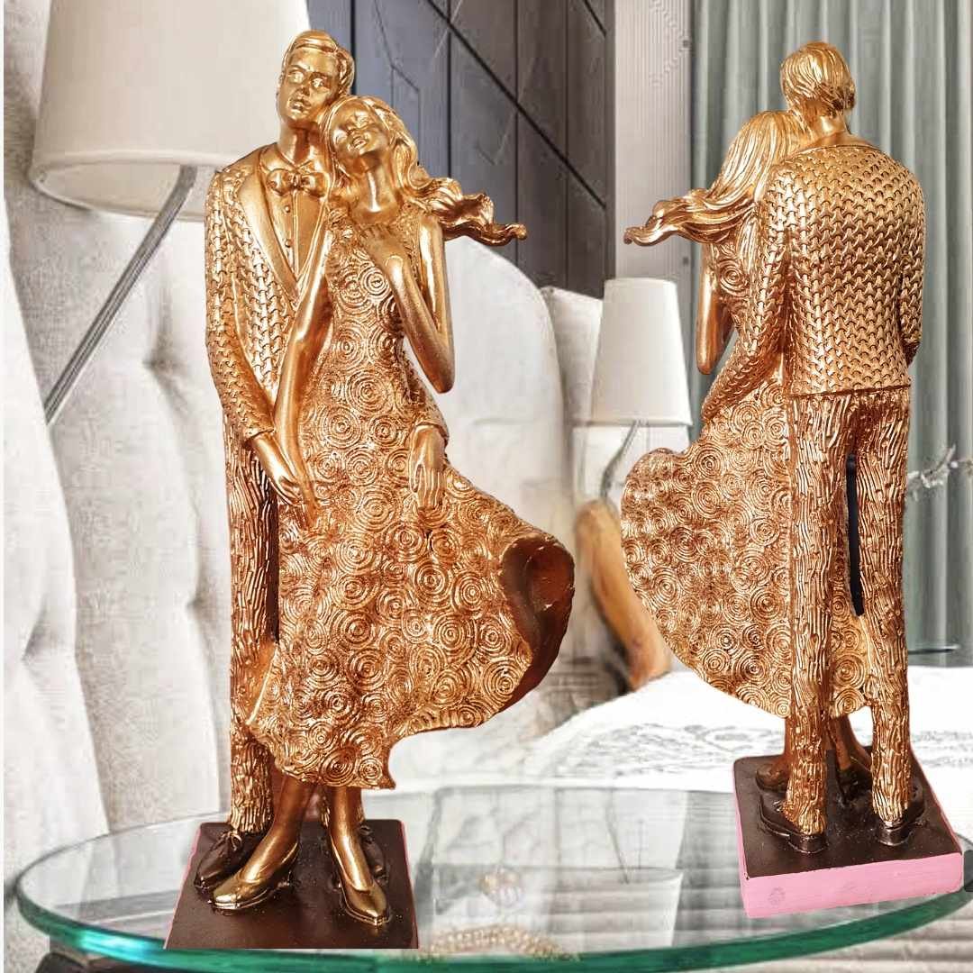 Estátua Resina Decoração Casal Apaixonado Dourado 27 Cm Enfeite