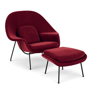Poltrona Womb Chair com Puff Base Preta Veludo Bordô