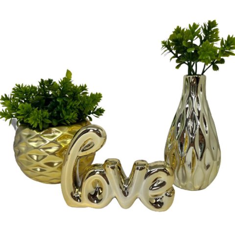 Kit decoração palavra love dourada + 2 vasos de cerâmica