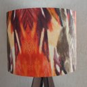 Ver imagem 2 de Abajur Base Madeira Marrom e Cúpula Estampada Laranja e Marrom Bivolt