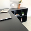 Ver imagem 4 de Escrivaninha Mesa Escritório Ergonômica e Atemporal em L com para Armazenamento Nero 8 Nichos 135cm