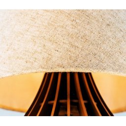 Abajur Luminária de Mesa de Madeira Caramelo Cúpula de Tecido Bege 34cm - Sala Quarto Escritório - 10