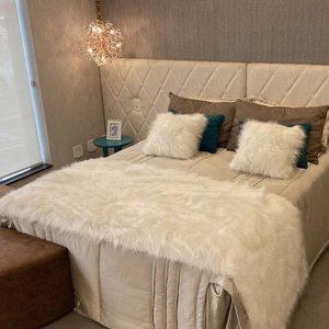 Peseira Premium Pelúcia Pelo Alto Cama Casal Queen Size 2,2mx50cm: Branco