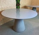 Ver imagem 1 de Mesa de Jantar Cone 160cm Cimento Queimado + Vidro 4mm - Cinza Claro
