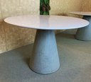 Ver imagem 2 de Mesa de Jantar Cone Concreto 130cm Tampo Laqueada - Branco