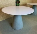 Ver imagem 1 de Mesa de Jantar Cone Concreto 130cm Tampo Laqueada - Branco
