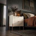 Ver imagem 2 de Mesa de Cabeceira Moriah 60cm Off White Luxo MDF Ripado Industrial Pés Ferro Cobre