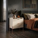 Ver imagem 5 de Mesa de Cabeceira Moriah 60cm Off White Luxo MDF Ripado Industrial Pés Ferro Cobre