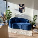 Ver imagem 1 de Sofá Curvo 3 Lugares Orgânico Confortável Serena Veludo Azul Marinho - Montanari'S Decor