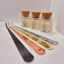 Ver imagem 1 de Pinça para Acerto de Pavio de Vela e 3 Velas Aromáticas 30gr:preto