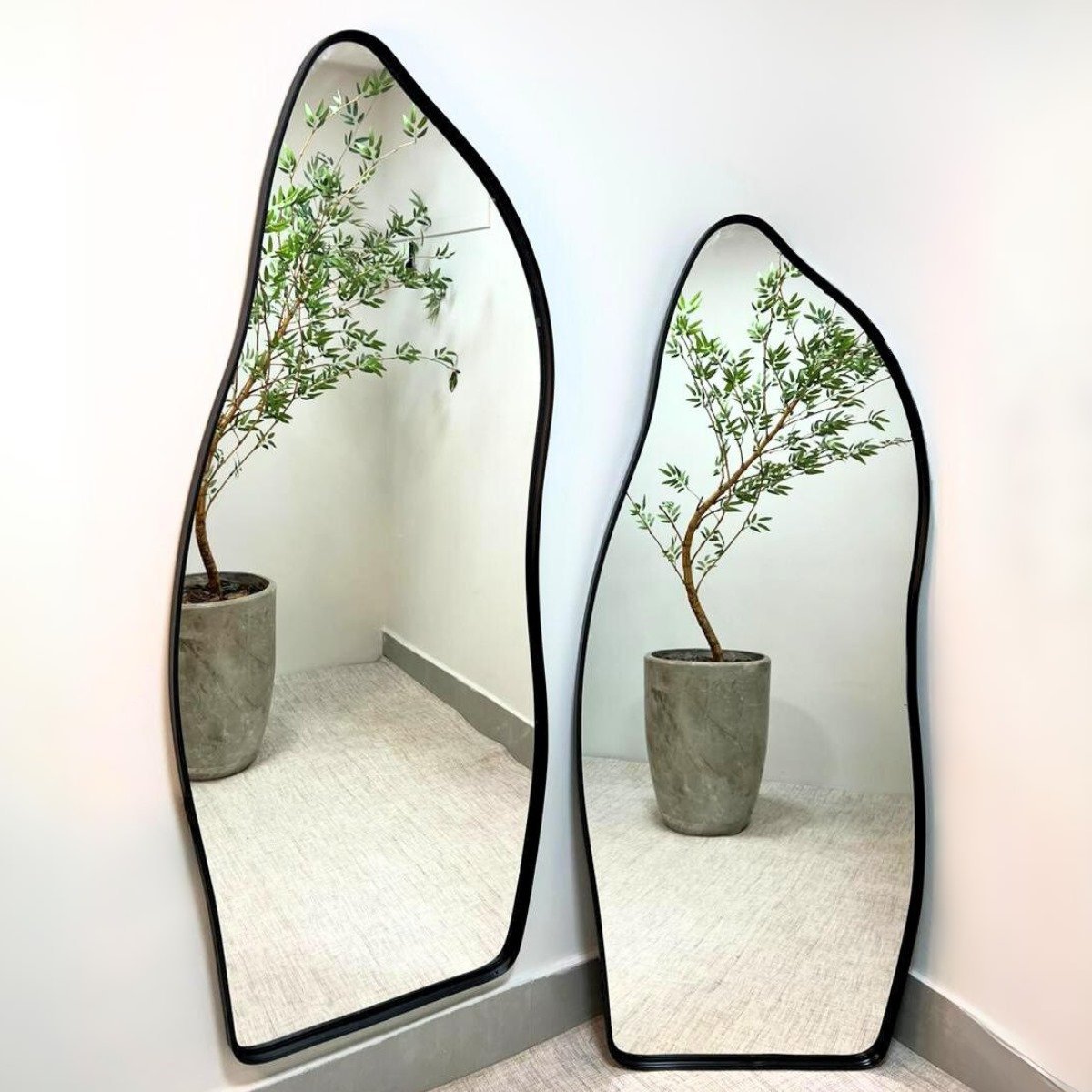 Espelho Grande Corpo Inteiro com Moldura Metal Orgânico Decorativo 150x60cm Luxo Preto