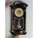 Ver imagem 2 de Relógio Modelo Antigo De Parede Com Pêndulo Retrô